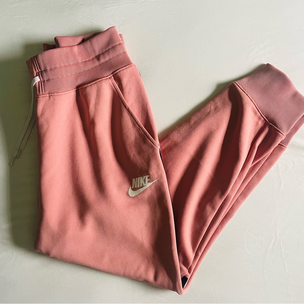 Nike Women’s Sports-wear Tracksuit Joggers Rose Blush Size XL
